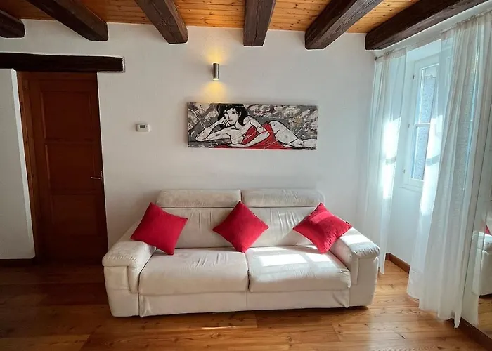 Casa Capitelli 4 Zona Pedonale Centro Storico * Trieste